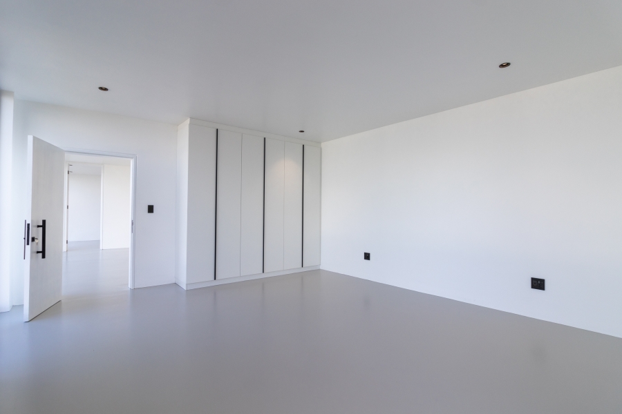 6 Bedroom Property for Sale in Yzerfontein Western Cape